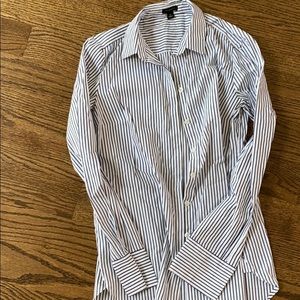 Ann Taylor barely worn stripe button down size 6